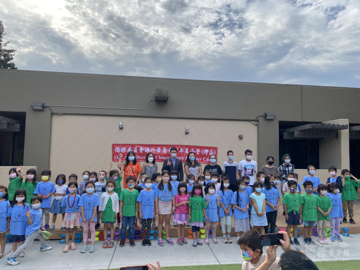 Closing ceremony group picture