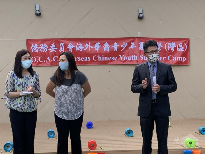 The director of culture center of TECO in Milpitas Roy Yen (right), Principal Janice Yeh (middle), and Campus Supervisor Eva (left)