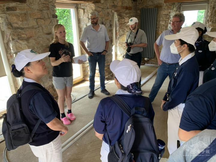 市政府人員帶領慈濟團隊前往勘災