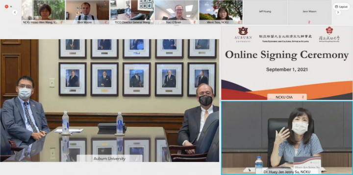 駐亞特蘭大辦事處處長王翼龍、奧本大學校長高格、成功大學校長蘇慧貞（左至右）舉行華語教學合作視訊簽約儀式。這是美國東南區首度有大學與台灣合作推廣華語教學