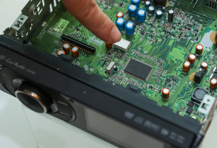 凌陽指出，取得認證是進軍車用市場基本條件，開發1顆22奈米製程的IC就得投入3億元，成本高昂。