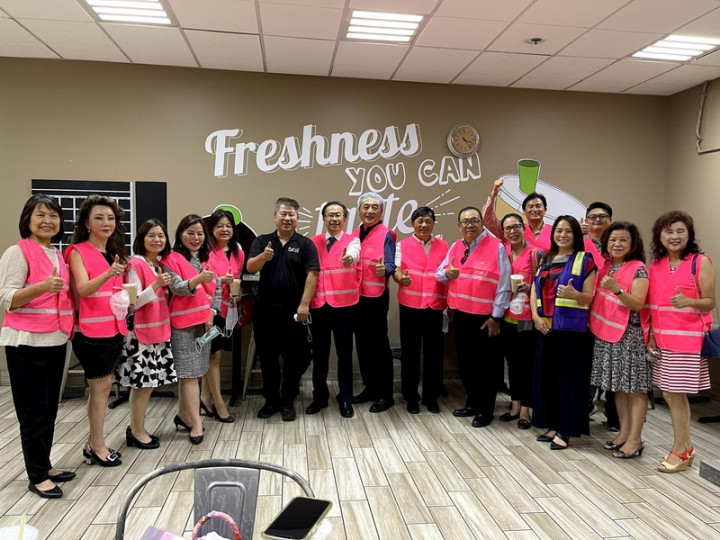 洛杉磯台美商會8日參訪位在加州奇諾（Chino）的樂立杯及Karat廠房。