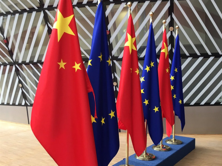 洲議會16日公布全體會議表決結果，壓倒性通過呼籲歐盟制定對中國新戰略報告案。（圖取自twitter.com/EU_Commission）
