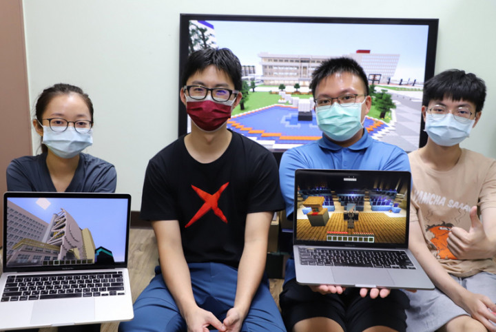 台灣科技大學資訊工程系團隊打造台科大麥塊校園，包括校園場景和校內近20棟建築物，提供虛擬校園巡禮、玩尋寶遊戲。（台科大提供）