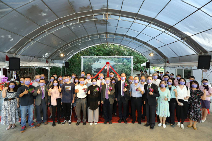 清華大學名譽博士王默人及夫人周安儀捐建的文學館座落在清大南校區，校方表示，盼未來文學館能成為台灣文學重要基地。（清大提供）