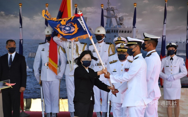 President Tsai Ing-wen (front, center) at the launch ceremony of the missile corvette.