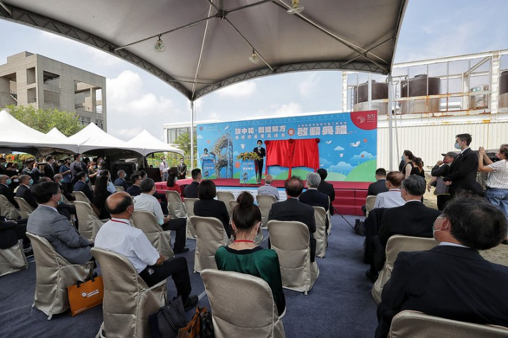 副總統出席「碳中和．關鍵解方—負碳排產業高峰會暨台灣首座負碳排示範工廠落成啟動典禮」