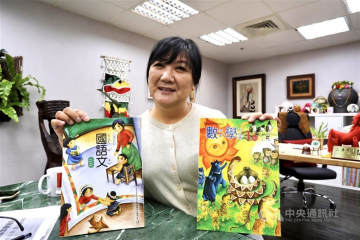 教材總編輯、民進黨立委伍麗華從零開始編輯全台首本排灣族本位教材，將部落文化及傳說融入每一門課，誓言打造出自然學習文化的環境，讓孩子學習知識的同時也認識部落文化，並找回族群的話語權及主體性