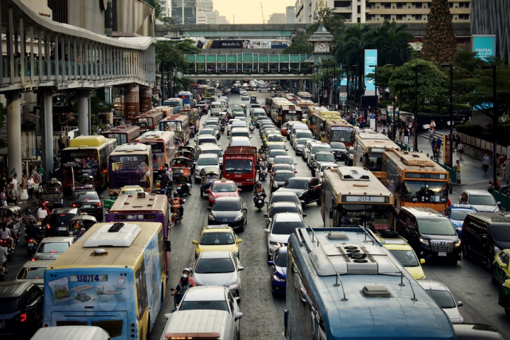 中秋連假恐現車潮 幸福公路APP掌握路況 (示意圖/翻攝自Unsplash)