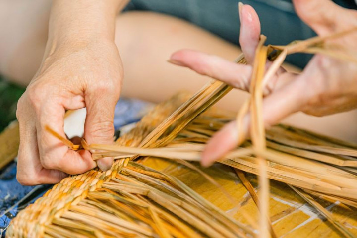 專注與巧手是藺編不可或缺的要件