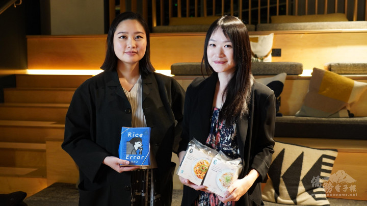 旅英創業家Evelyn(右)與Erchen(左)與大家面對面交流