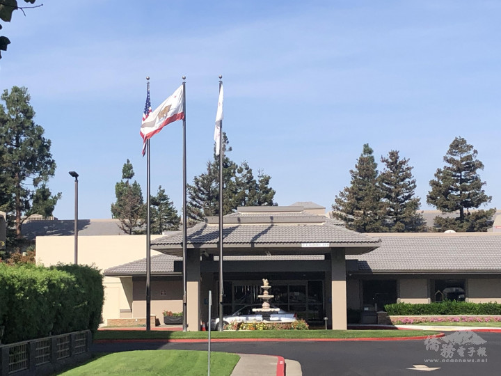 「矽谷皇冠假日酒店」(Crowne Plaza)外觀