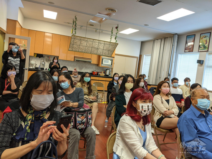 與會者針對移民申請、創業及就業等法律問題提問踴躍。