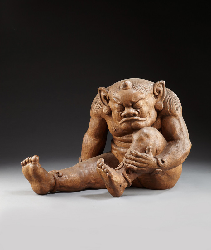 為刺激民眾消費，國立台灣工藝研究發展中心和工藝界合辦抽獎活動，提供工藝大師作品供消費者抽獎，其中，最大獎項為國家工藝成就獎得主陳啟村的2件式銅雕作品「力士」。（工藝中心提供）