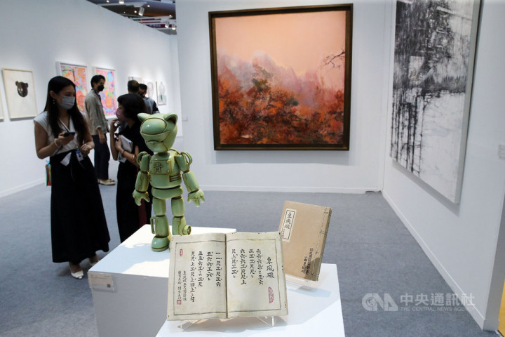 2021 ART TAIPEI台北國際藝術博覽會22至25日將於台北世貿1館展出，21日舉行開幕式，今年匯集124家展商，包括92家畫廊及跨越9個國家地區、32家國外畫廊所帶來的藝術作品