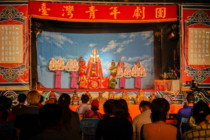 台灣青年劇團演出的「天上聖母」戲劇，演繹媽祖作為海上守護神的傳奇故事，從各種戲劇橋段表現媽祖保佑四海昇平的救難精神。