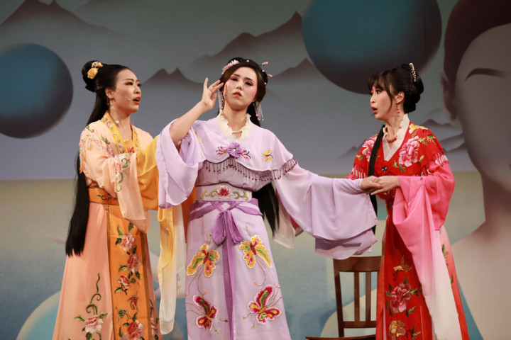 國立傳統藝術中心主辦「2021第4屆戲曲夢工場」計畫，匯集6檔戲曲實驗作品，將自11月13日起連續6個週末在台灣戲曲中心上演。圖為景勝戲劇團「擺渡．戲夢」演出片段