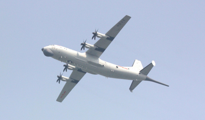 「國防新聞」（Defense News）29日披露，共軍可能使用廣東汕頭已停用的外砂機場起降擾台軍機，衛星影像顯示共軍的空潛200反潛機就出現當地。圖為參加2019年中共建政70周年閱兵的空潛200。