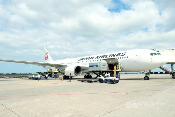 Japan Airlines flight JL-6729 lands in Taiwan.