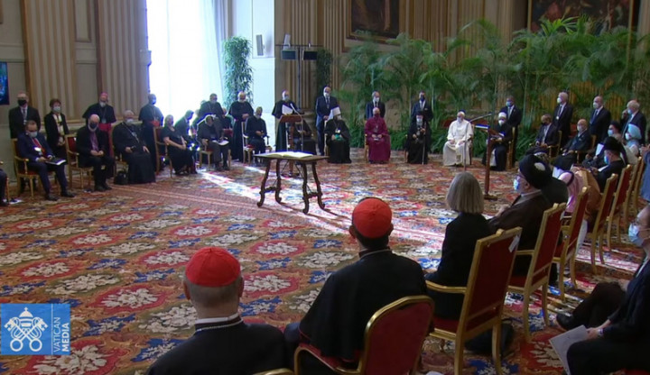 教廷4日與英國駐教廷大使館合辦會議，邀集全球重要宗教領袖，共同簽署宣言呼籲重視氣候變遷議題。（截圖自會議線上直播）