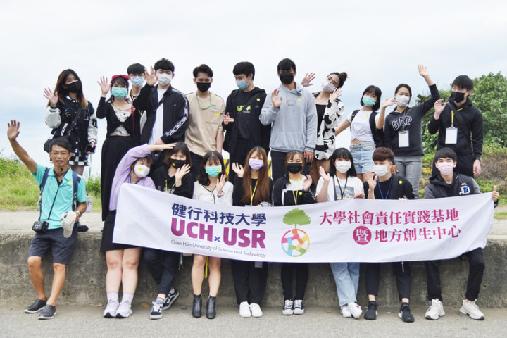 健行科技大學表示，很多外籍學生來台灣後，受限於交通接駁因素，往往無法前往許多台灣迷人的景點，因此結合校內多國學生組成國際參訪團，老師帶領學生一同體驗桃園在地海洋牽罟文化。