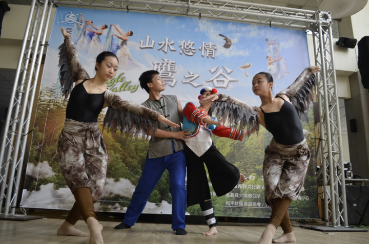 嘉義縣文化觀光局15日舉辦「山水悠情、鷹之谷」記者會，介紹在地雯翔舞團以大埔鄉人文生態編創的最新舞劇，舞者化身老鷹翩翩飛翔，讓觀眾感受大埔之美