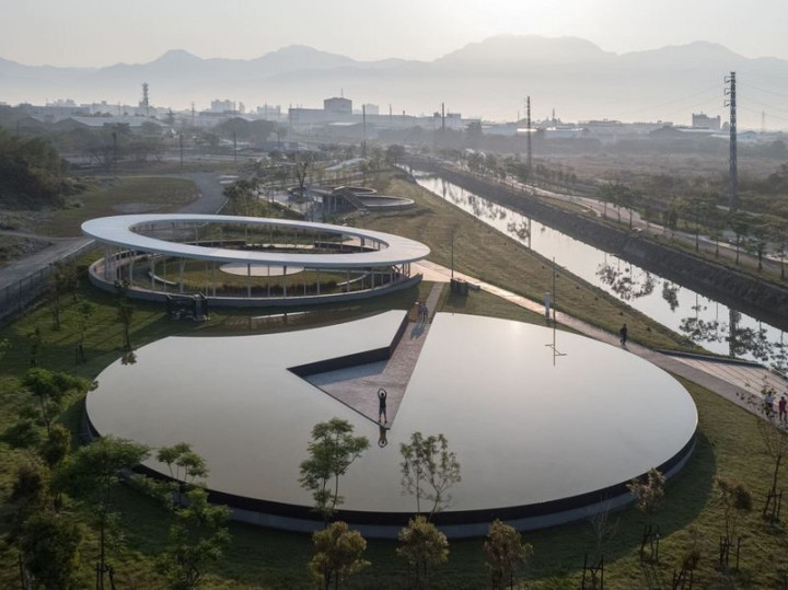 屏東縣民公園榮獲日本國際設計獎及國際景觀建築師協會亞太區景觀大賞榮譽，讓屏東縣民公園成為亞洲建築美學中最亮的一顆星。