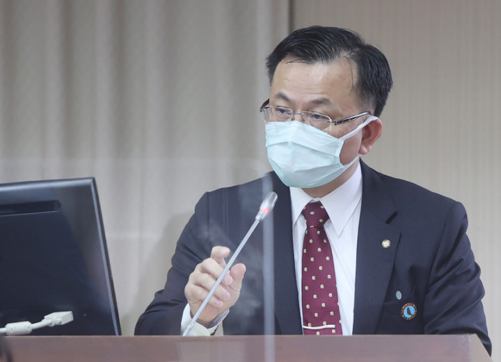 國家通訊傳播委員會（NCC）主委陳耀祥（圖）14日 在立法院交通委員會專題報告指出，台灣5G戶數在110年8月來到363.9萬門，若以4G/5G行動寬頻用戶數來看，占整體行動寬頻用戶數12.3%；未來將持續督 促業者布建5G建設。