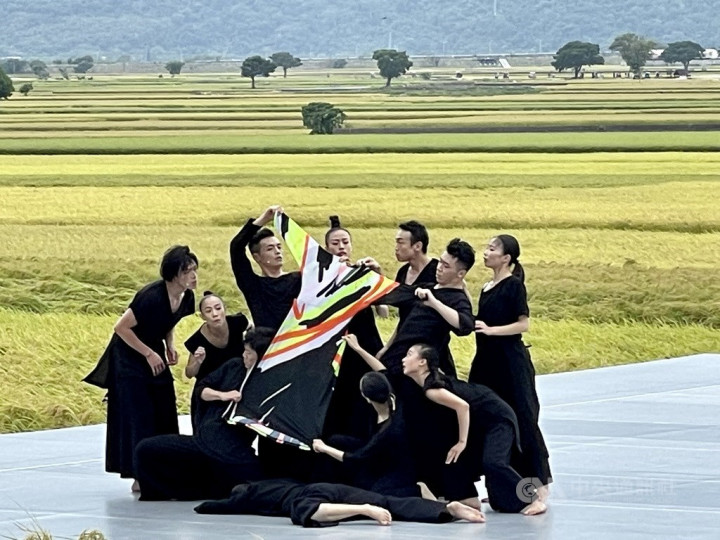 Dancers perform "13 Tongues." CNA photo Oct. 30, 2021