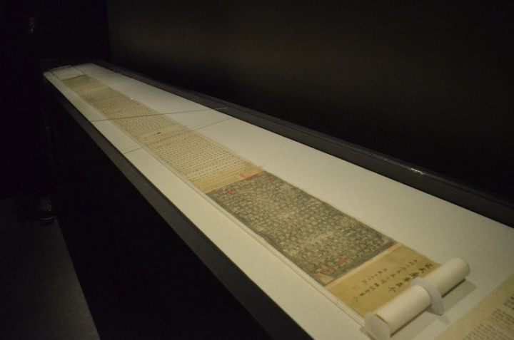 故宮南院「刻石取拓–故宮碑帖特展」30日起登場，被譽為天下第一行書的「蘭亭序」，據傳原作已隨唐太宗埋葬昭陵，這次特選蘭亭序版本中最為著名的定武本為主要展件，首度南下展出。