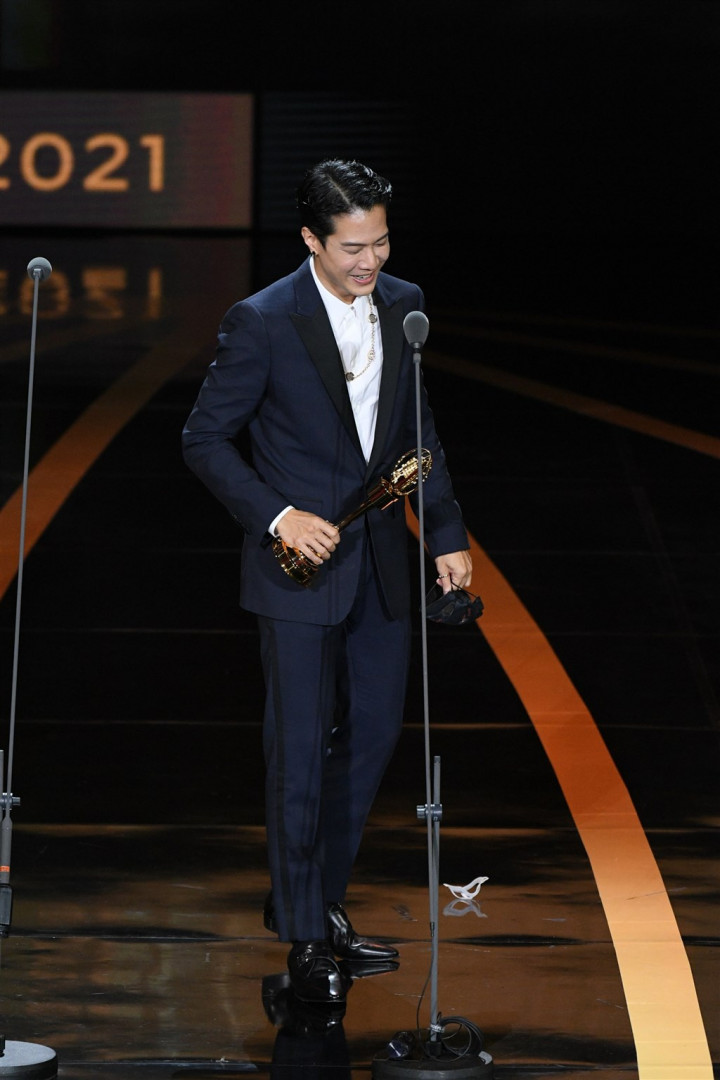 藝人薛仕凌以「做工的人」贏得第56屆金鐘獎迷你劇集男配角獎後，再以「生生世世」獲得戲劇節目男主角獎