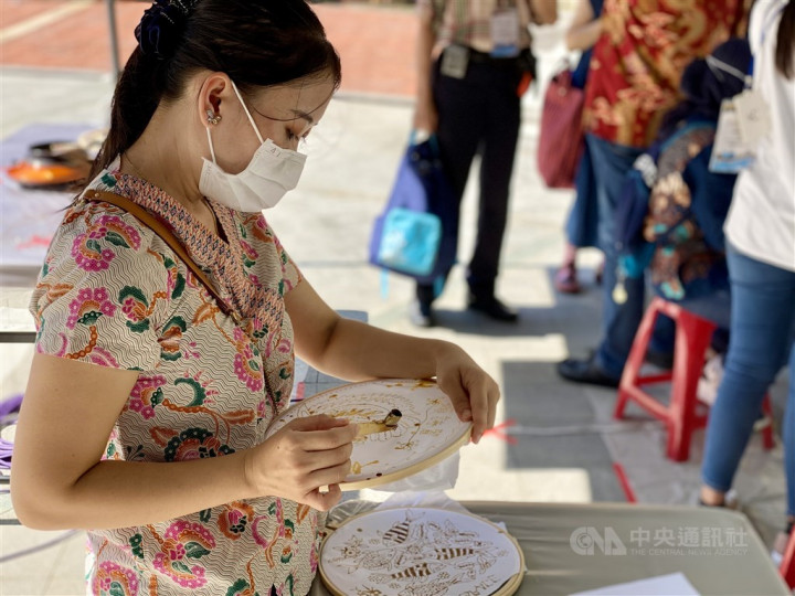 A woman makes her batik designs. CNA photo Oct. 3, 2021
