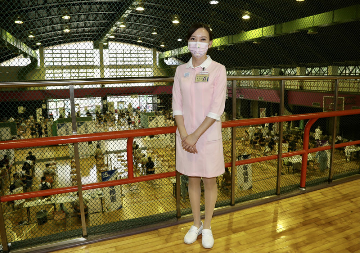 被封為「最美護理師」的台大護理部代理督導長溫慧敏，醫療專業與優雅外貌兼具；她笑說，受家庭教育影響，打理儀容是自我要求，連她高齡近80歲的母親，每天出門仍畫上淡粧，絕不會邋遢出門。