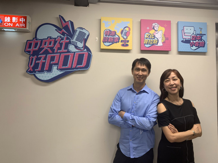 國際影音串流平台TaiwanPlus（Taiwan+）開台至今已逾1個月，執行長蔡秋安（右）接受中央社Podcast節目「特派談新事」主持人廖漢原（左）訪問，分享接手平台後度過的第一個100天。