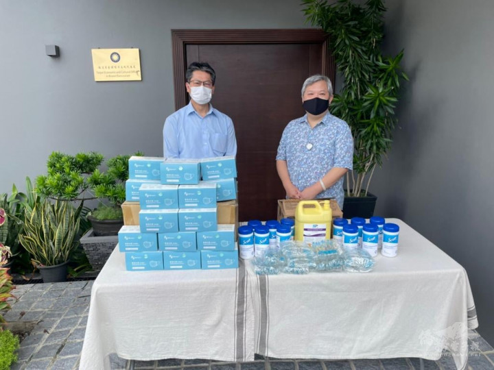 駐汶萊代表處大使李憲章及汶萊臺灣商會共同捐贈雙溪嶺中嶺學校防疫物資