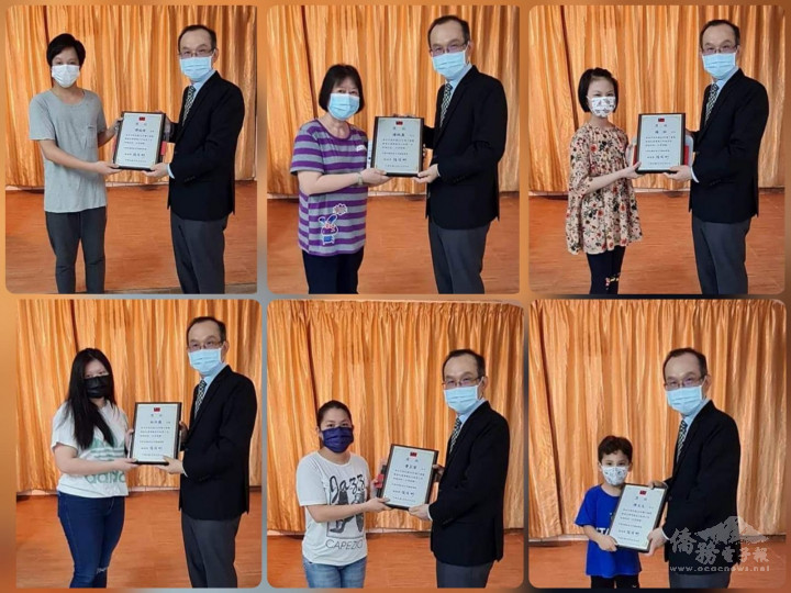張俊彬頒發獎狀給所有參賽得獎者