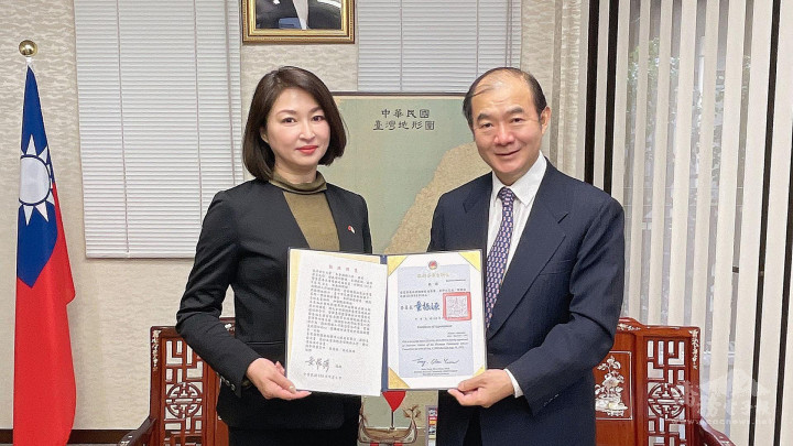 頒發蔣惠萍僑務促進委員聘書