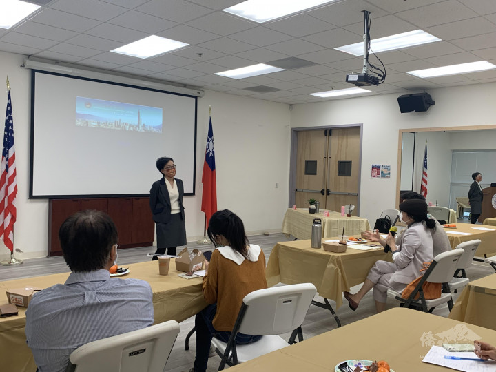 鄒長青與僑青交流臺灣精品與慈善公益結合活動推廣方案