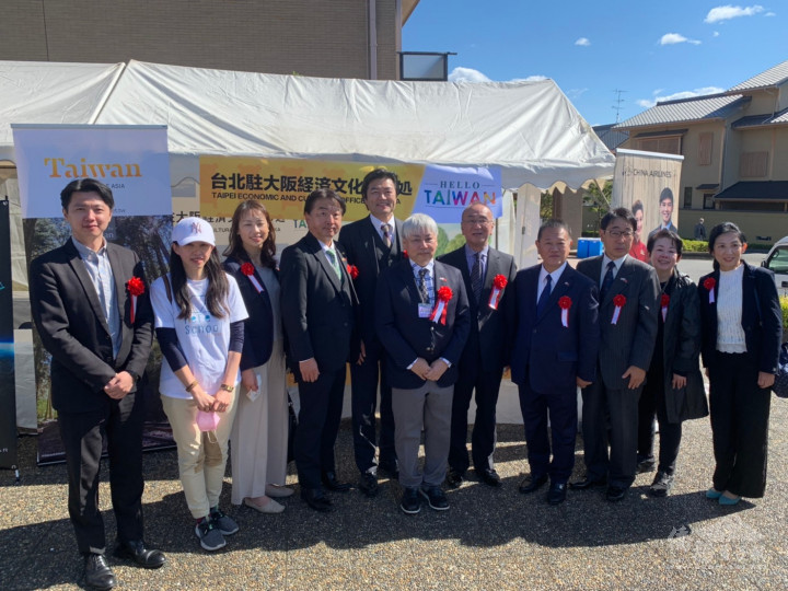 李世丙應邀出席致詞後與嘉賓合影