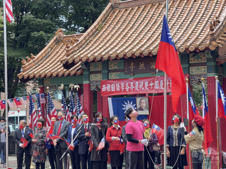 南普峽童軍和FASCA進行國旗升旗儀式