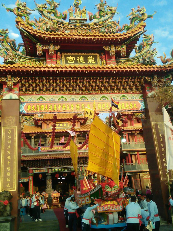 駐蹕在澎湖白沙赤崁龍德宮長達27年之久的五府千歲，年底將返回天庭述職，千秋寶艦送王大典4日正式展開，將遶境縣內多座友廟，場面盛大。