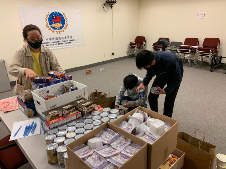 FASCA-Washington DC collects food from various Chinese schools to donate to the local community