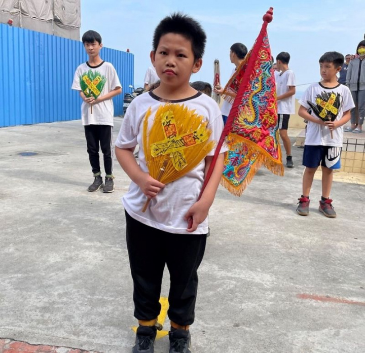 屏東小琉球水仙宮「欽點五毒大神陣」經屏東縣政府公告登錄為縣定民俗，是全國第1個登錄無形文化資產的五毒大神陣。文化處指出，五毒出陣一共7人，除了刑具爺由青年或成人擔任外，其餘成員組成大約為國小、國中的兒童及青少年。（屏東縣政府文化處提供）