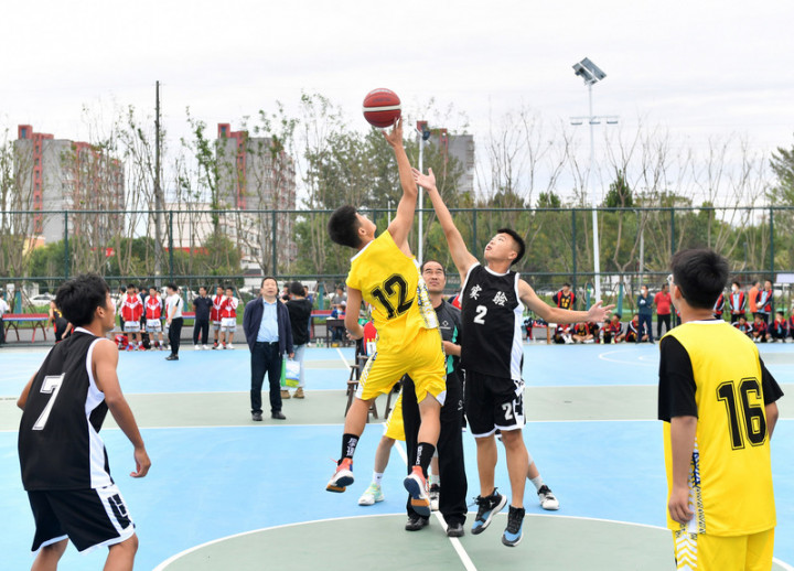 中國7月公布「雙減」政策後，義務教育階段的學科類補習受到嚴格限制，同時，官方更注重學生體育活動，有補教業台商因此向運動培訓課程轉型