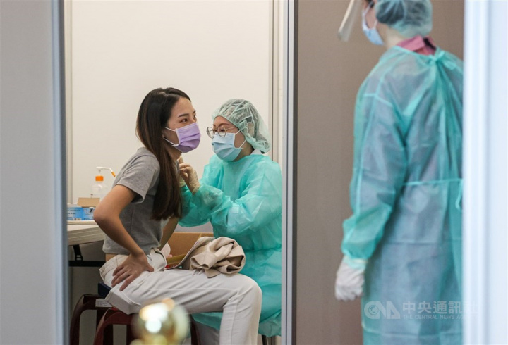 20日是一般民眾混打首日，接種族群以青壯年居多20日是一般民眾混打首日，接種族群以青壯年居多