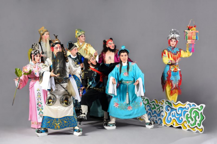 【臺灣豫劇團】特別打造新編豫劇－《八仙過海－奪寶車輪戰_仙妖總動員》，透過八仙過海、各顯神通的奇珍幻術，將東方戲曲中的海洋奇景與神妙畫面，體現在藝術節的歡愉美好中