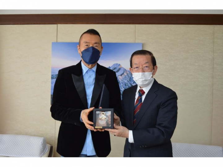 Medal presented to Yoshihisa Nakano in recognition of his efforts in preserving Taiwanese films