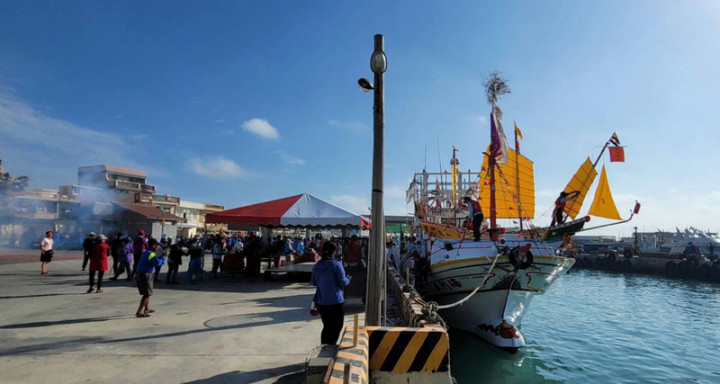 駐蹕在澎湖白沙赤崁龍德宮長達27年之久的五府千歲，年底將返回天庭述職，千秋寶艦送王大典4日熱鬧登場。