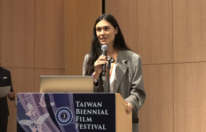 「台灣人聯合基金會」主席迪波拉（Nikki DePaola） 在台灣電影雙年展的開幕酒會上致詞說：「世界上沒 有任何其他國家向台灣一樣，歷史上有這麼豐富的文 化交會在此，也因為這樣的文化融合，造就了許多獨 特的藝術創作。」