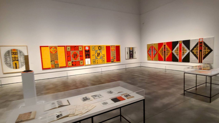 「台灣現代版畫之父」廖修平完整創作歷程作品，目前正在台南市美術館2館展出美